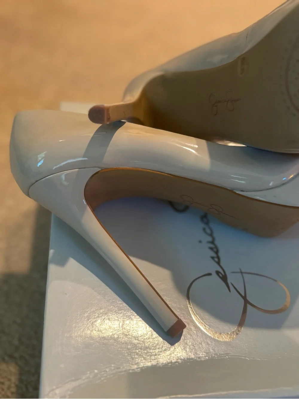 Jessica Simpson Dove Patent Pointed-Toe Pumps in Light Gray